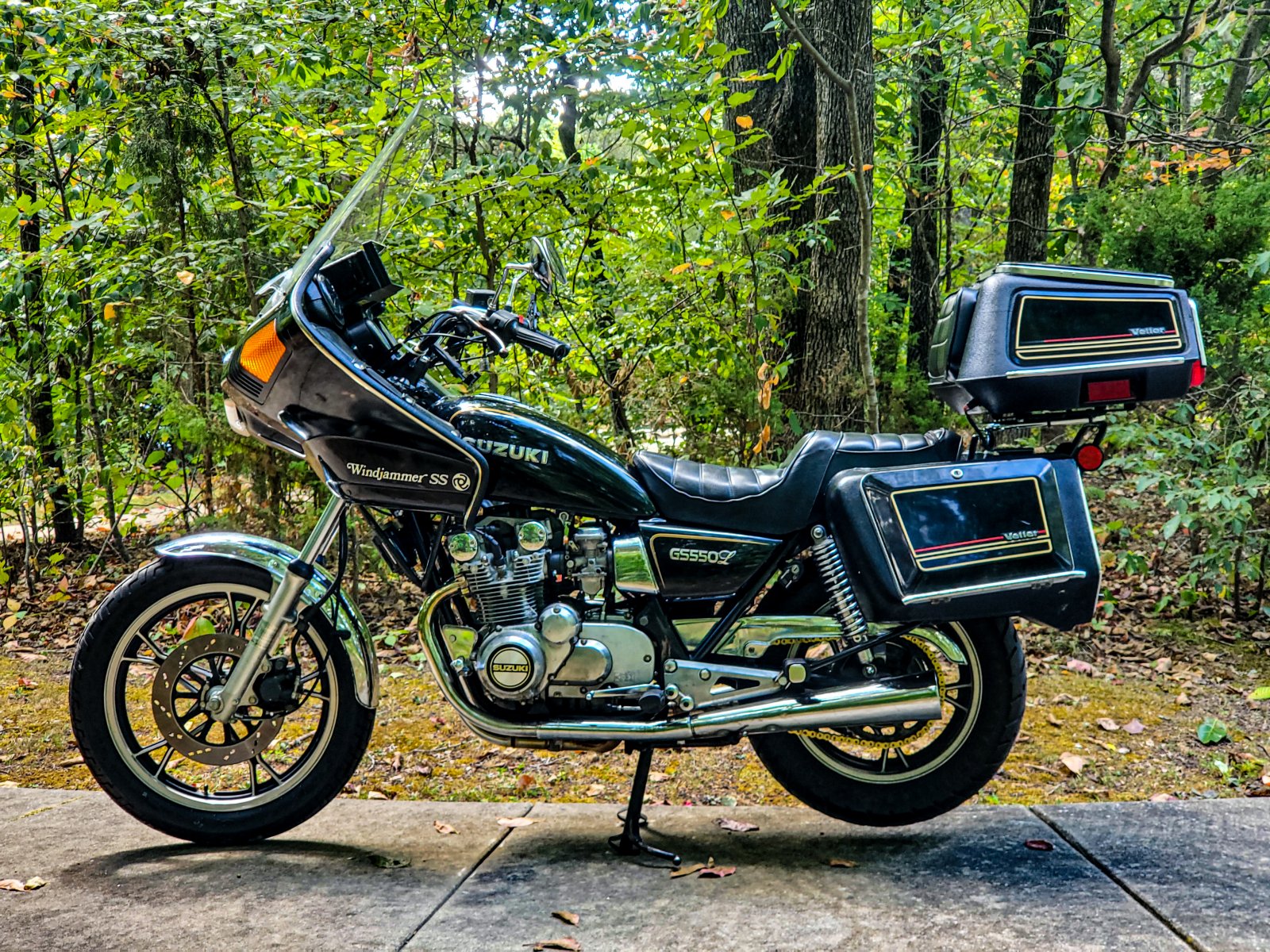 1982 Suzuki GS550L with Windjammer and Vetter Bags.jpg
