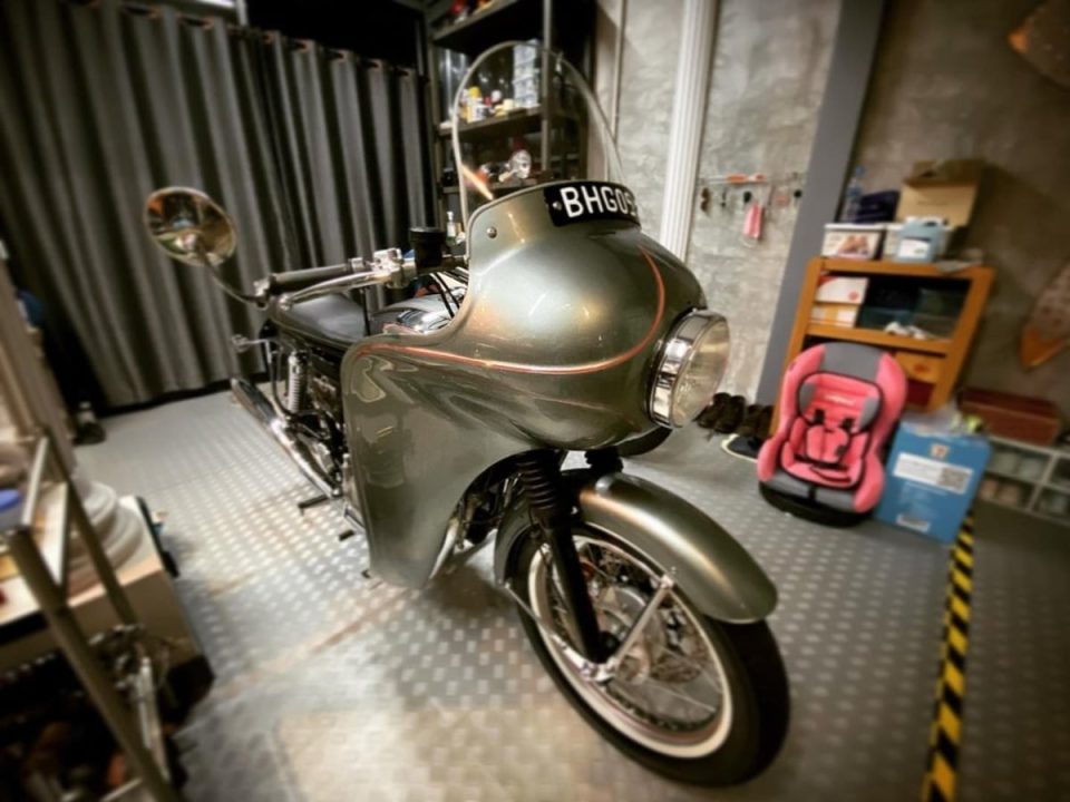 modified-RE-Interceptor-650-birdhouse-garage-img2-960x720.jpg