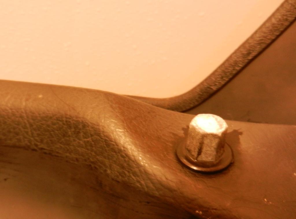 Twin headlight adjuster.JPG